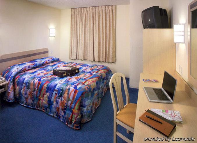 Motel 6-Riverside, CA - South Exterior foto