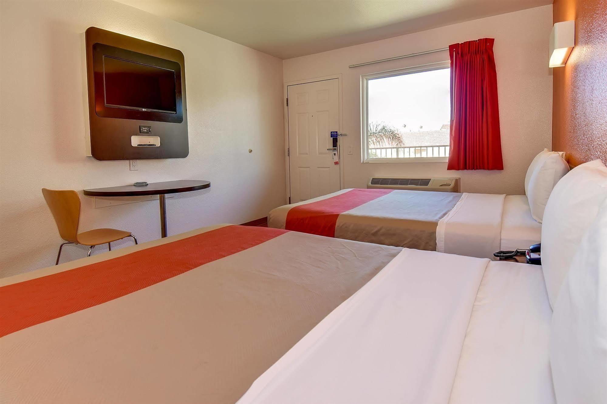 Motel 6-Riverside, CA - South Exterior foto