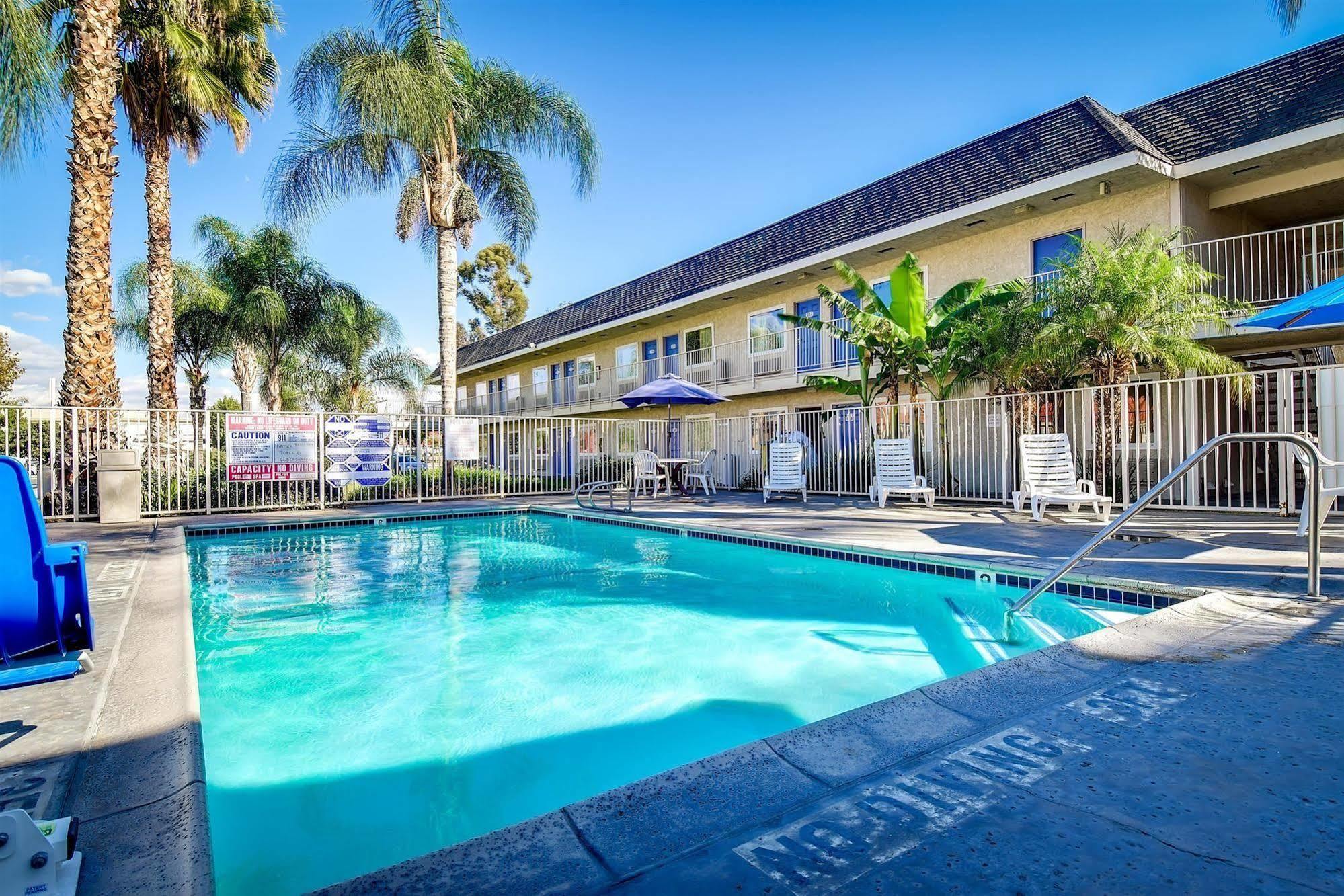 Motel 6-Riverside, CA - South Exterior foto