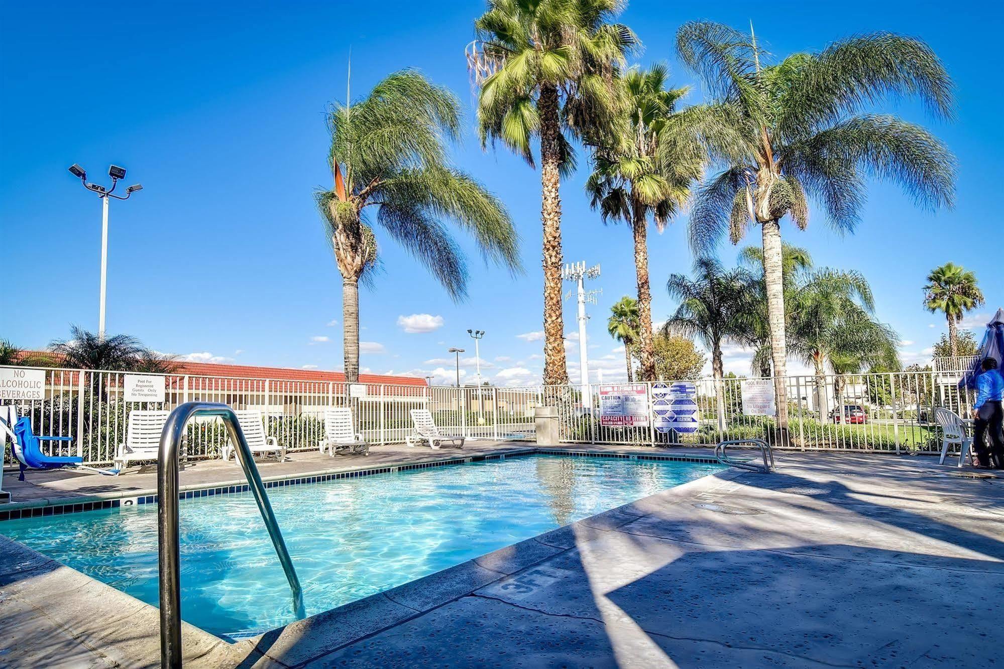 Motel 6-Riverside, CA - South Exterior foto